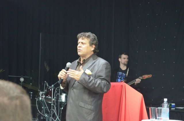 Culto com Evangelista Douglas Júnior