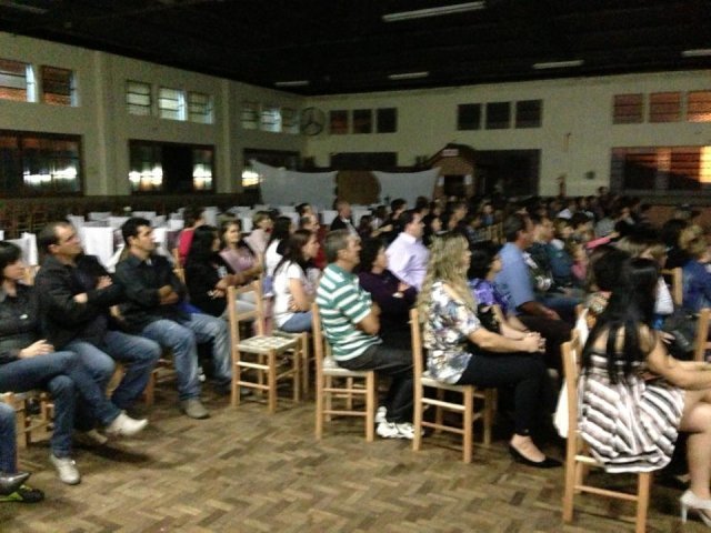 Primeira formatura de líderes da Rede Apostólica em Broshier, RS